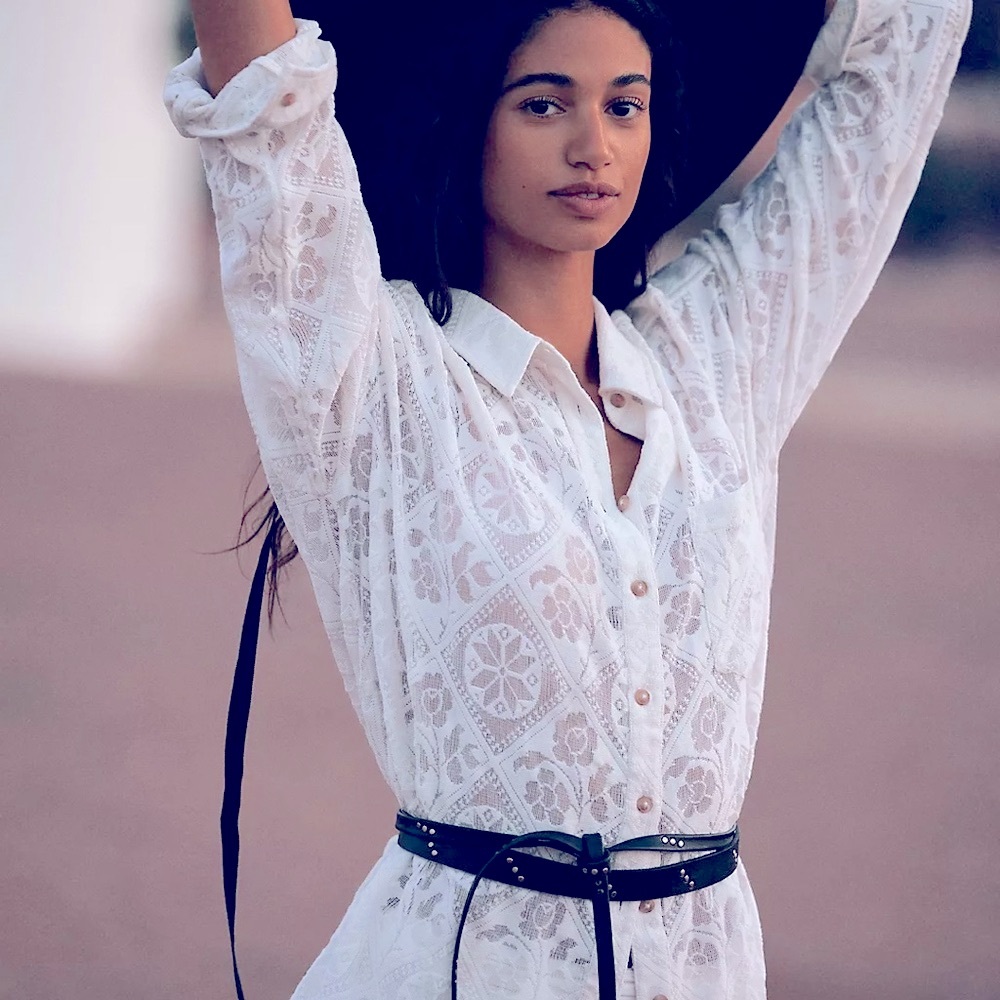 🦢Pilcro 🦢 White lace Casual Button Down Shirt with Intricate Pattern. Size S